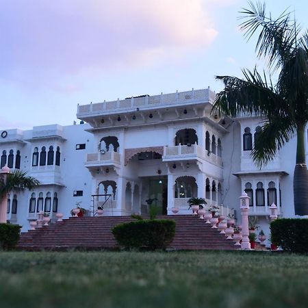 Tej Mahal Palace Bandikui Exterior foto